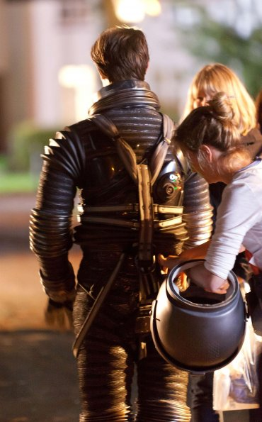 Illustration for article titled Set photos from the Doctor Who Christmas special